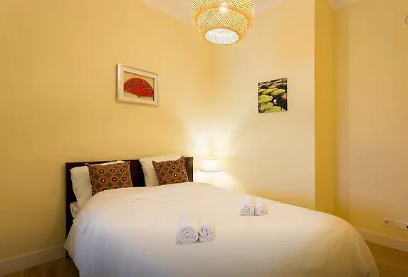 Secret & Charming Sao Bento Flat ליסבון